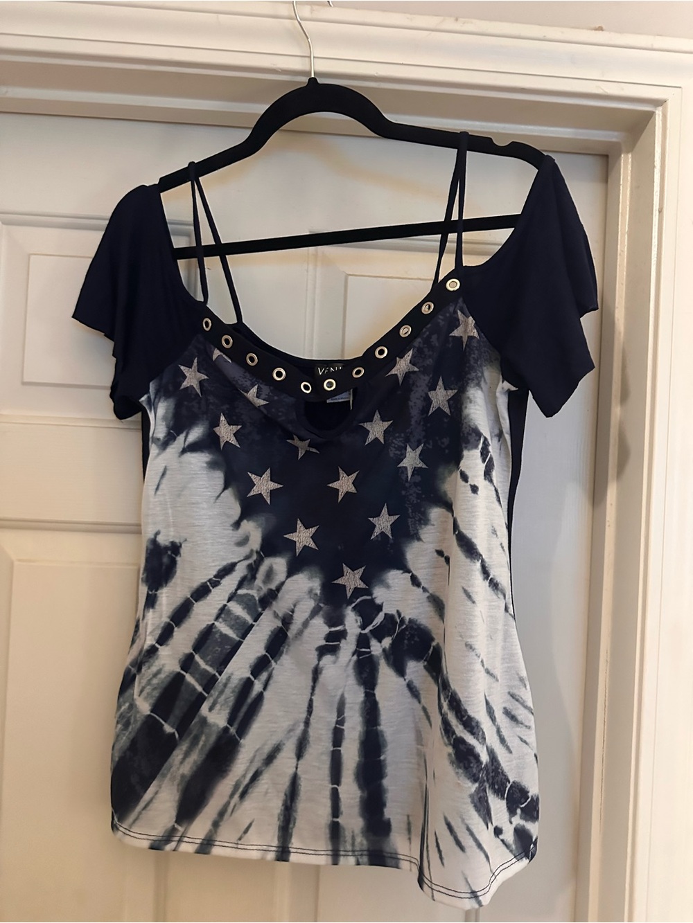 VENUS Navy and White Tie-Dye Star Cold-Shoulder Tee